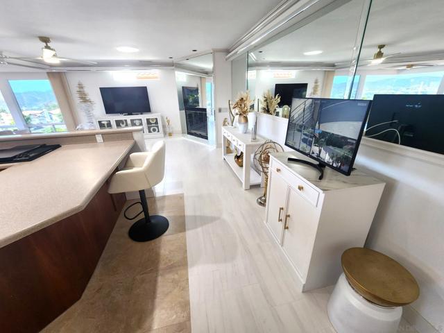 3933 Pinnacle Pl, Escondido CA: https://media.crmls.org/mediaz/fda86e13-984c-4ada-92b4-518f07d8cbca.jpg