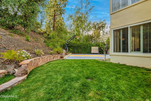 32834 Barrett Drive, Westlake Village CA: https://media.crmls.org/mediaz/fda9d7d2-76ee-485c-91ef-e6d047acd544.jpg