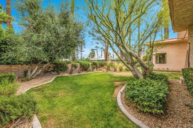 45 Lincoln Place, Rancho Mirage CA: https://media.crmls.org/mediaz/fdaa0a0e-97ec-4613-8df7-694440d6afaf.jpg