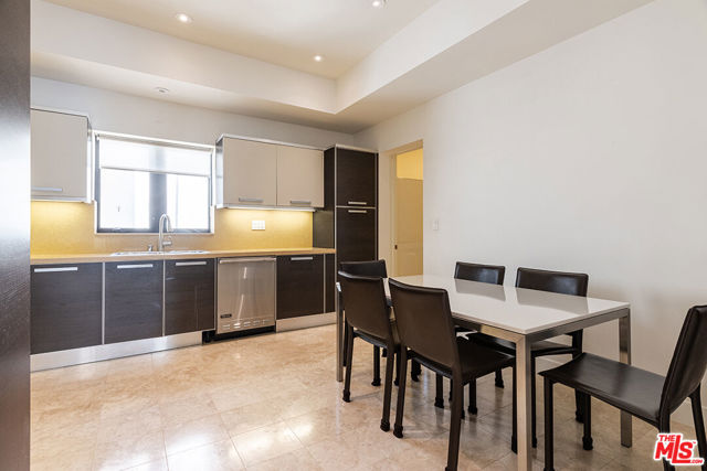8788 Shoreham Drive, West Hollywood CA: https://media.crmls.org/mediaz/fdaade89-ff44-485b-8dc7-a70eab3f8112.jpg