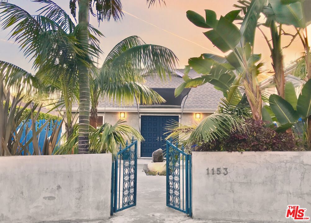 1153 N Poinsettia Place