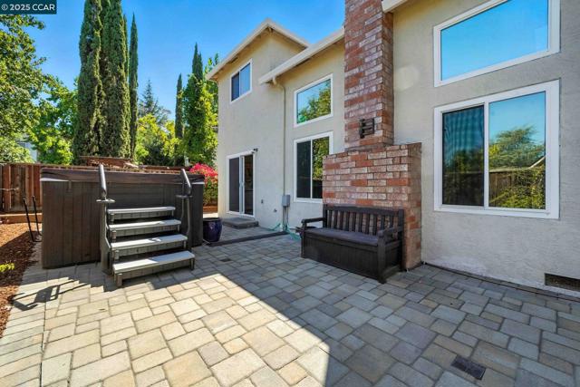 4417 Sunlight Ct, Concord CA: https://media.crmls.org/mediaz/fdab3ea3-4e5b-4ebb-8b51-aede8b340052.jpg