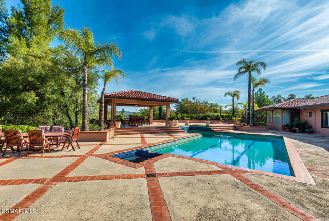 11 Inverness Road, Thousand Oaks CA: https://media.crmls.org/mediaz/fdab61b7-a3fb-4277-9f0e-7940009f564d.jpg