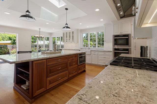 3252 Woodview Dr, Lafayette CA: https://media.crmls.org/mediaz/fdab90c5-43c2-4877-ad3e-7be852689c9c.jpg