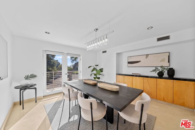 3111 Belden Drive, Los Angeles CA: https://media.crmls.org/mediaz/fdab9288-34d3-4833-a07f-2c28503d124d.jpg