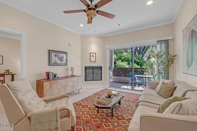 300 N El Molino Avenue, Pasadena CA: https://media.crmls.org/mediaz/fdaba7ad-635b-4df9-8157-f121729d5d58.jpg