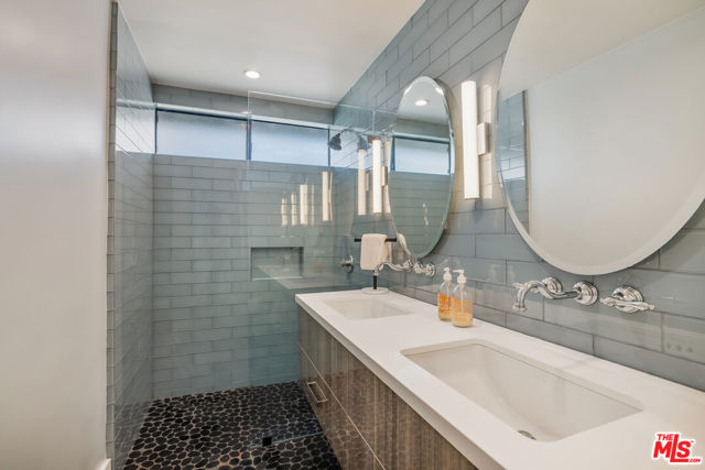 8400 Mulholland Drive, Los Angeles CA: https://media.crmls.org/mediaz/fdac411f-8cef-4911-8846-82823c4a9795.jpg