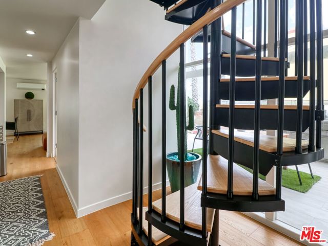 6601 E Seaside Walk, Long Beach CA: https://media.crmls.org/mediaz/fdac9d92-9c94-4fa0-941c-89314c15853a.jpg