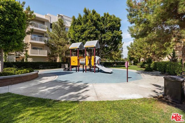 12920 Central Avenue, Hawthorne, California 90250, 2 Bedrooms Bedrooms, ,2 BathroomsBathrooms,Condominium,For Sale,Central,24426236