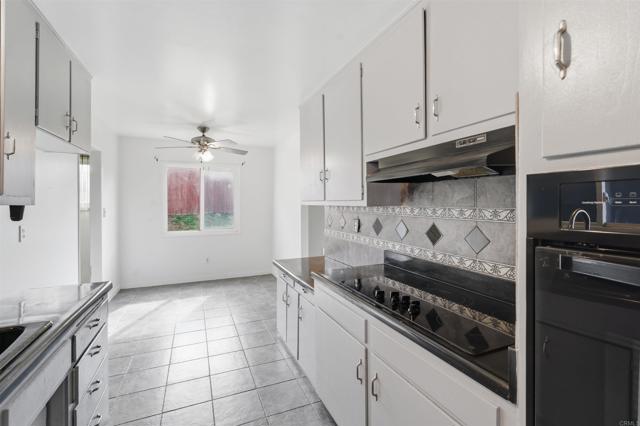 Detail Gallery Image 4 of 35 For 4975 Loris Street, San Diego,  CA 92105 - 3 Beds | 2 Baths