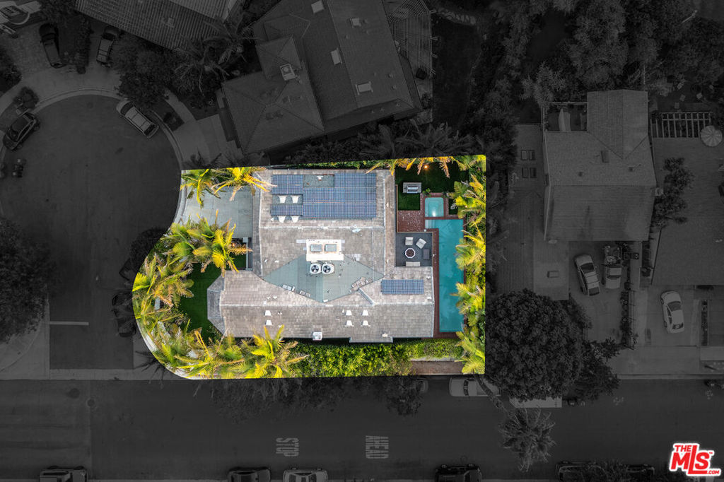 https://media.crmls.org/mediaz/fdada7e4-2b0a-4ec5-bfc1-1f0a68368592.jpg?preset=X-Large