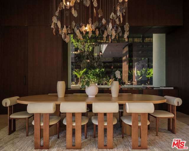 1305 Collingwood Place, Los Angeles CA: https://media.crmls.org/mediaz/fdadac4b-523e-478a-837b-cb1283a6c5d5.jpg