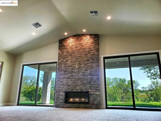 1816 Stone House LN, Lincoln CA: https://media.crmls.org/mediaz/fdae40df-6b13-458b-983f-a4bc2d6af70d.jpg