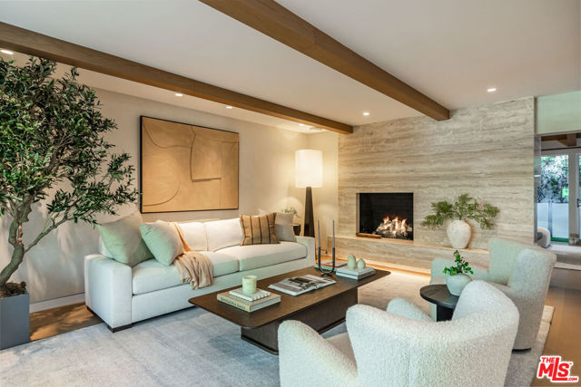 365 Norcroft Avenue, Los Angeles CA: https://media.crmls.org/mediaz/fdaec566-a8bc-42c2-b889-4578e12a2f0d.jpg