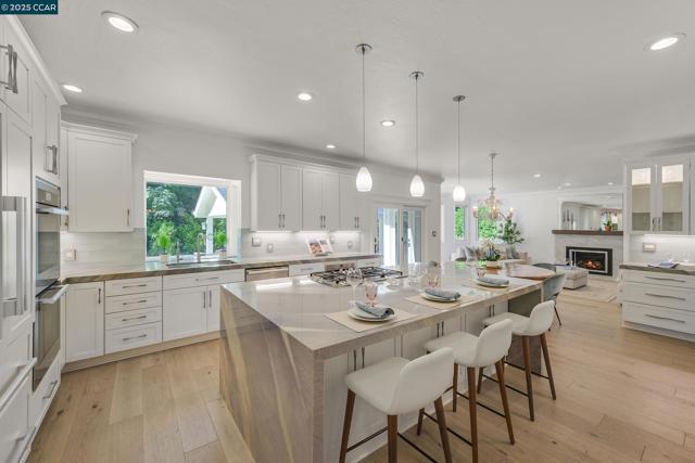 2363 Fish Creek Pl, Danville CA: https://media.crmls.org/mediaz/fdaeedd8-bc89-4fcd-ad94-edab46c4d6d9.jpg