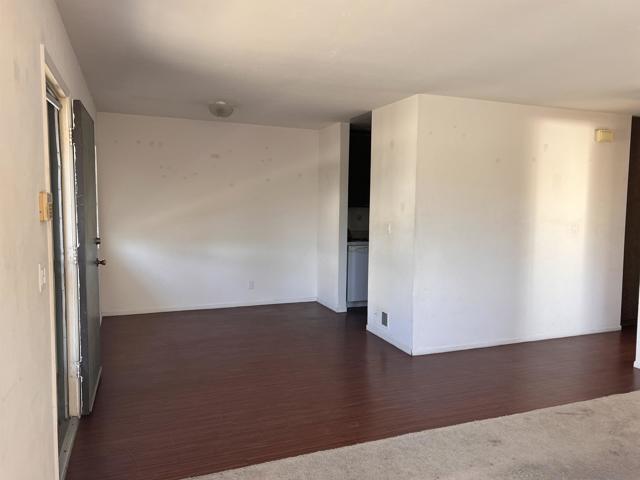 1425 La Salina St, Oceanside CA: https://media.crmls.org/mediaz/fdb04db0-3ede-42c7-9644-15aaeac0eb00.jpg