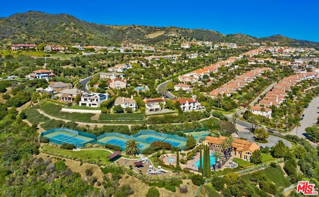 16814 Calle Bellevista, Pacific Palisades CA: https://media.crmls.org/mediaz/fdb06247-ee33-492b-a8c7-1d72b3b15862.jpg