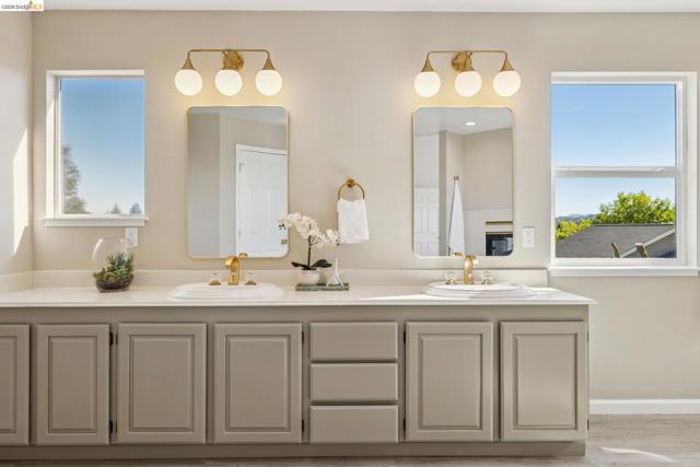 2004 Fries Ct, Martinez CA: https://media.crmls.org/mediaz/fdb20e45-f1b0-4a5d-8e11-91d3b440f9ba.jpg