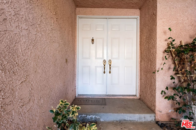 3626 W Avenue J2, Lancaster CA: https://media.crmls.org/mediaz/fdb25979-5c42-45fc-bebf-b59d199cd637.jpg