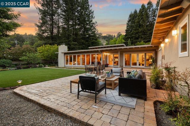 23 Lost Valley Dr, Orinda CA: https://media.crmls.org/mediaz/fdb27d52-0f48-4284-a5cd-a8c6af1bea4f.jpg