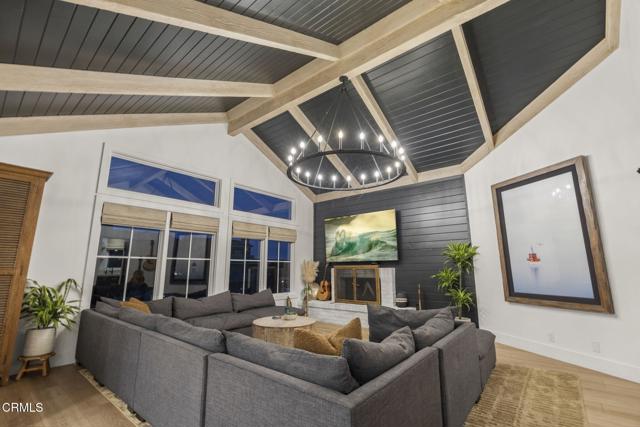 3256 Ocean Drive, Oxnard CA: https://media.crmls.org/mediaz/fdb28e0f-db15-49d6-9fb0-2ae8895220dd.jpg