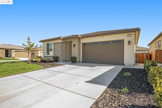 102 Coral St, Brentwood CA: https://media.crmls.org/mediaz/fdb29edf-f9da-414d-91c9-05b9d51354d2.jpg