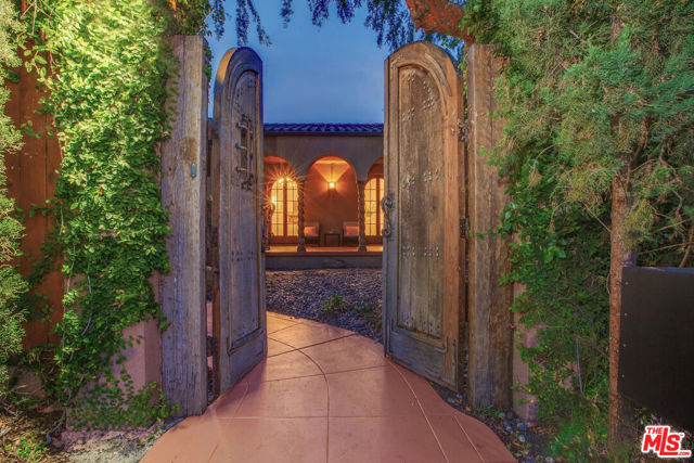 1900 N Serrano Avenue, Los Angeles CA: https://media.crmls.org/mediaz/fdb2d148-a33e-47f6-b299-10a93a319343.jpg