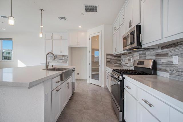 3209 Delta Coves Drive, Bethel Island CA: https://media.crmls.org/mediaz/fdb3285d-30b3-4964-933c-2ad28a1f4102.jpg