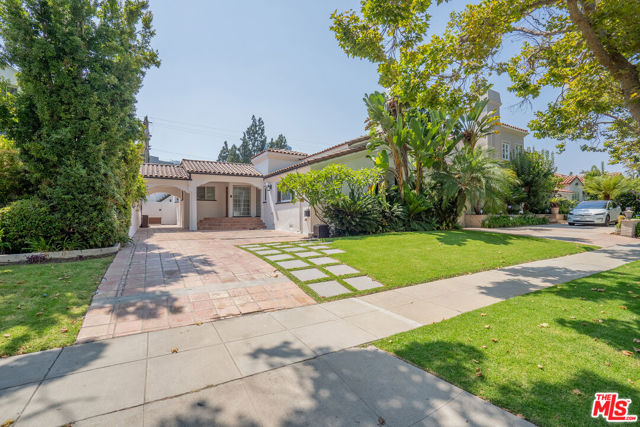 321 S Linden Drive, Beverly Hills CA: https://media.crmls.org/mediaz/fdb34b1d-244a-4ba7-972b-9ce560c95880.jpg
