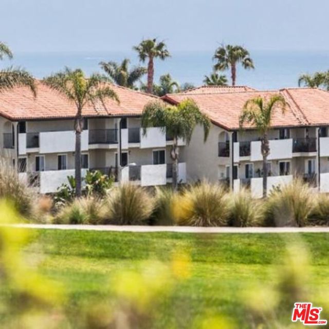 6600 Beachview Drive, Rancho Palos Verdes CA: https://media.crmls.org/mediaz/fdb37e29-0926-4df3-9e39-564911d79714.jpg