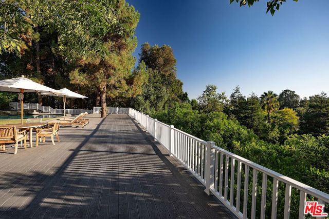 655 N Faring Road, Los Angeles CA: https://media.crmls.org/mediaz/fdb3c365-879d-428a-9935-df1cd645c48b.jpg