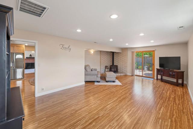 10 Boronda Way, Del Rey Oaks CA: https://media.crmls.org/mediaz/fdb430a4-58cd-4dfd-ba2a-fe13186543cf.jpg