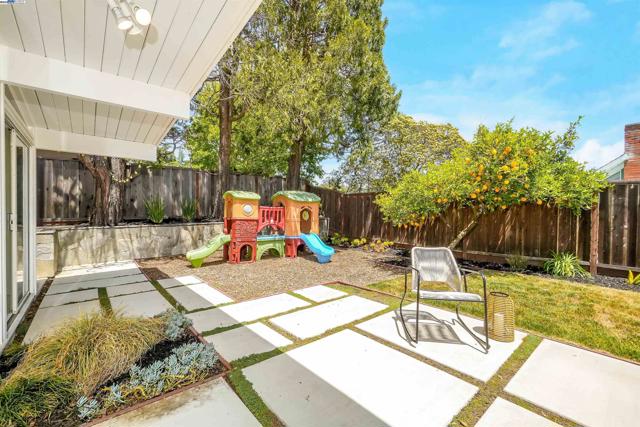 5893 Highwood Rd, Castro Valley CA: https://media.crmls.org/mediaz/fdb45500-d6fa-4517-888f-bf6d76259296.jpg