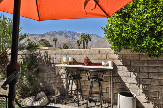 1181 Sunflower Lane, Palm Springs CA: https://media.crmls.org/mediaz/fdb51b2d-99bc-4fcf-b4a4-62789a083cf0.jpg