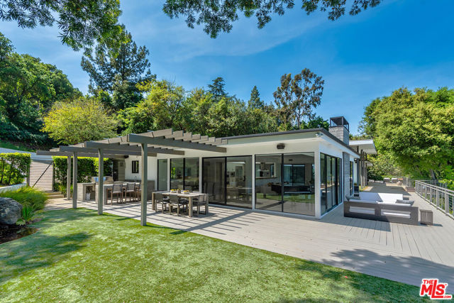 15941 Skytop Road, Encino CA: https://media.crmls.org/mediaz/fdb52af2-6a84-40b8-b845-8833dc4d3410.jpg