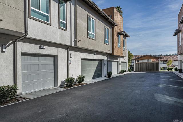 Detail Gallery Image 29 of 43 For 958 Foxwood Ln, Vista,  CA 92081 - 1 Beds | 2 Baths