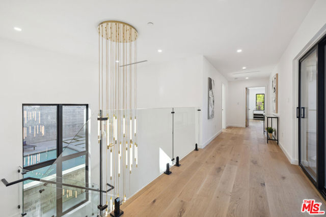 5221 Campo Road, Woodland Hills CA: https://media.crmls.org/mediaz/fdb56cc0-4757-4acb-a740-abaf005de782.jpg