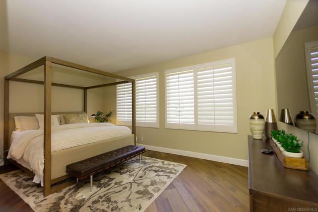 2537 Carriagedale Row, La Jolla CA: https://media.crmls.org/mediaz/fdb5e086-b7f0-4bc2-a7c1-07f72f6330c8.jpg