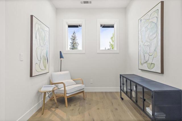 1303 American Way, Menlo Park CA: https://media.crmls.org/mediaz/fdb5f681-cea9-473d-9cb8-558011f57d6d.jpg