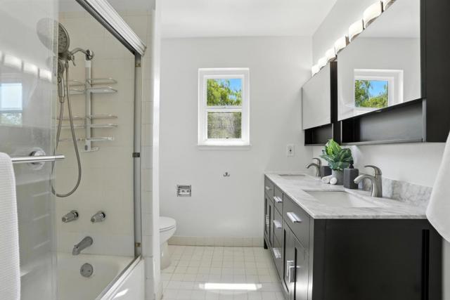 946 Laguna Avenue, Burlingame CA: https://media.crmls.org/mediaz/fdb64494-db91-4b44-b3ba-924c32c6af33.jpg