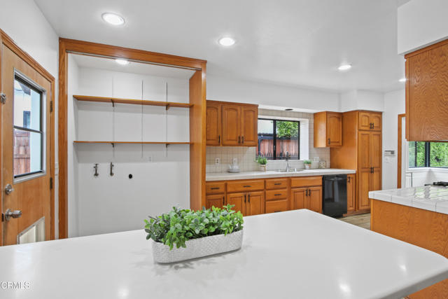 5131 Greenbush Avenue, Sherman Oaks CA: https://media.crmls.org/mediaz/fdb656d8-0b57-4489-a13e-eec16b193895.jpg