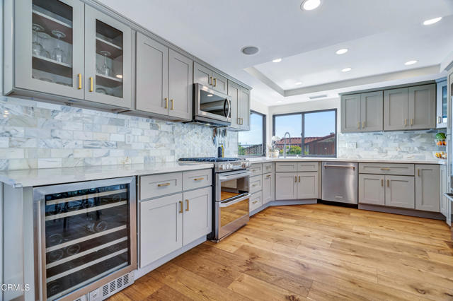 1136 Horizon Drive, Ventura CA: https://media.crmls.org/mediaz/fdb662c8-4d92-4e8b-8e10-3a04b0bdf682.jpg