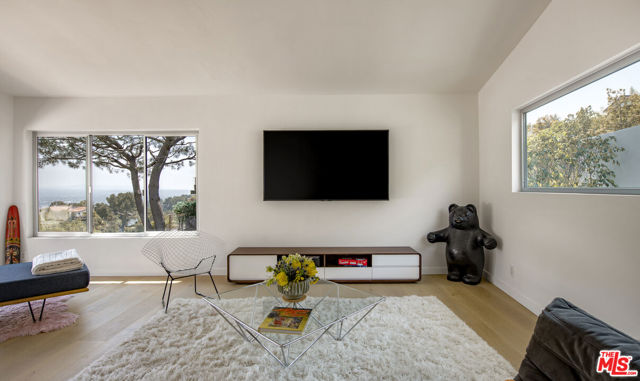 6150 Mulholland Highway, Los Angeles CA: https://media.crmls.org/mediaz/fdb664aa-2656-4fd7-963f-604c8aa897c1.jpg