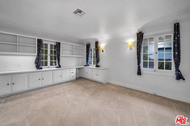 618 N Rodeo Drive, Beverly Hills CA: https://media.crmls.org/mediaz/fdb6a973-f3b8-4def-b880-84bbd0ff8b4c.jpg
