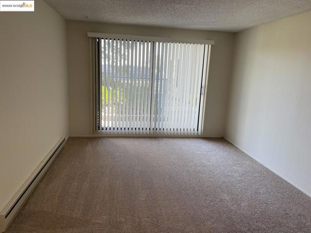 6 Captain DR, Emeryville CA: https://media.crmls.org/mediaz/fdb6f80f-6378-4b93-95c5-3cc9a0cff2af.jpg