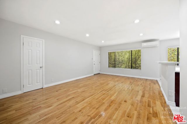 2488 N Beachwood Drive, Los Angeles CA: https://media.crmls.org/mediaz/fdb76e19-be42-4f93-bd6f-8b9b22e2afd6.jpg