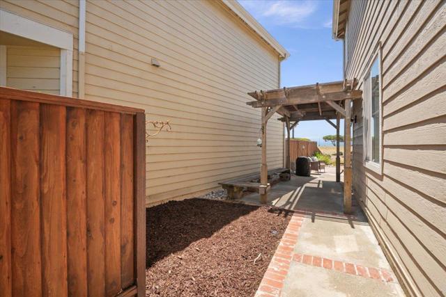 272 McDonnel Road, Alameda CA: https://media.crmls.org/mediaz/fdb78237-2b2e-4e56-a3c7-b9b678ef05e3.jpg