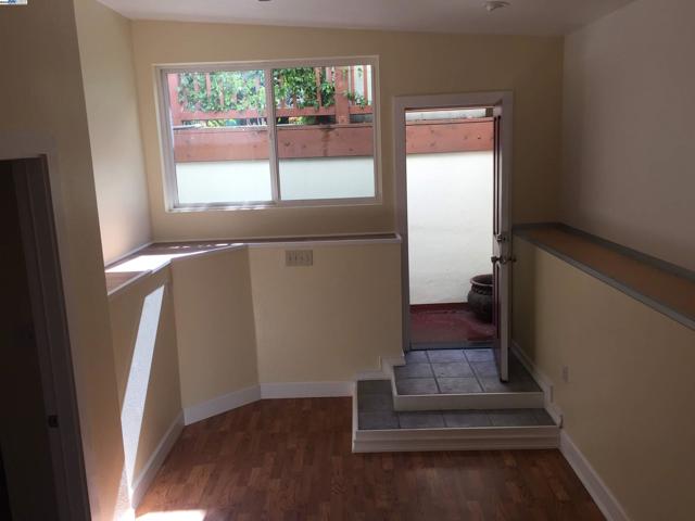 2622 Kingsland Ave, Oakland CA: https://media.crmls.org/mediaz/fdb87e40-4252-4033-b77b-bbd53a087af7.jpg