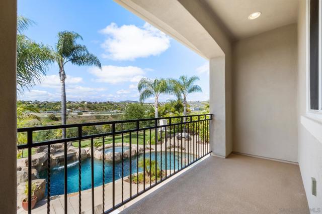 10263 Winecreek Ct, San Diego CA: https://media.crmls.org/mediaz/fdb8bc12-7555-439e-962a-0d116f9b4f16.jpg