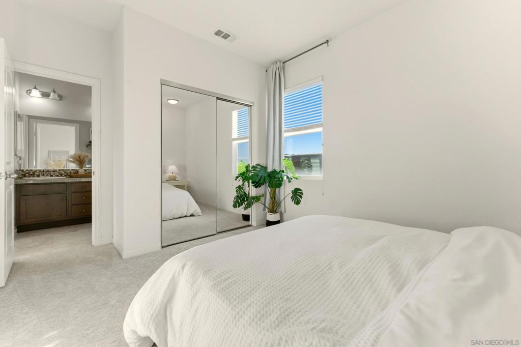 MLS #250045028SD image #18